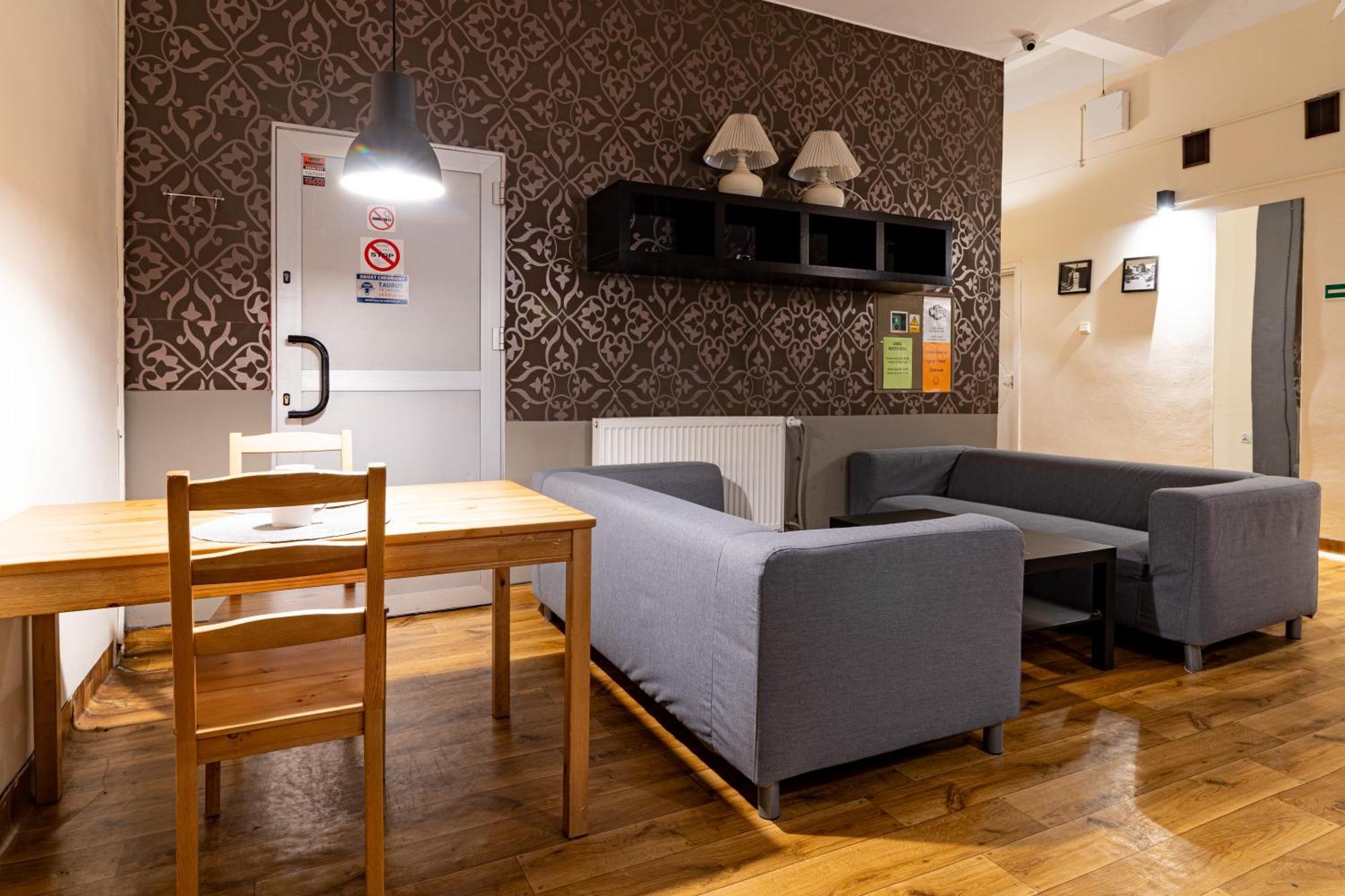 Hostel Orange Plus Торунь Экстерьер фото